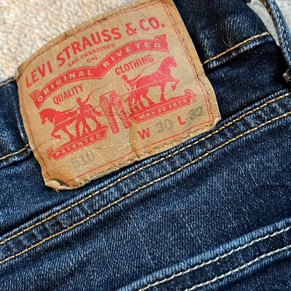 Levi cut off shorts size 30 run small - Picture 3 of 5